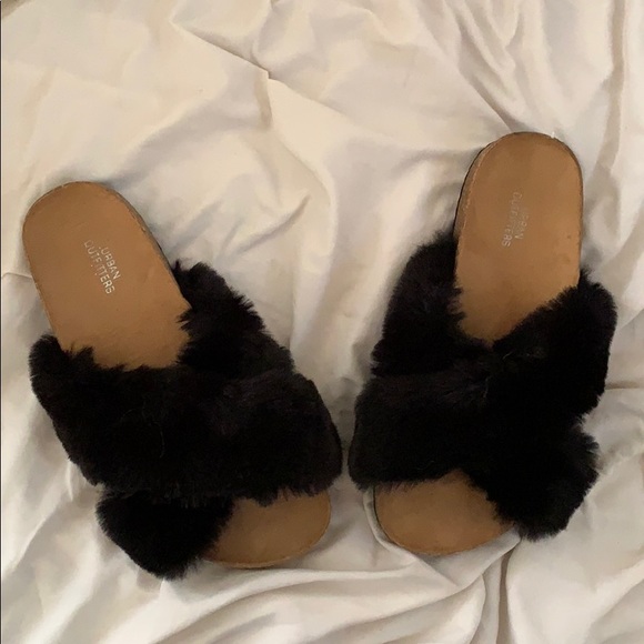 Urban Outfitters furry slides - Picture 3 of 4